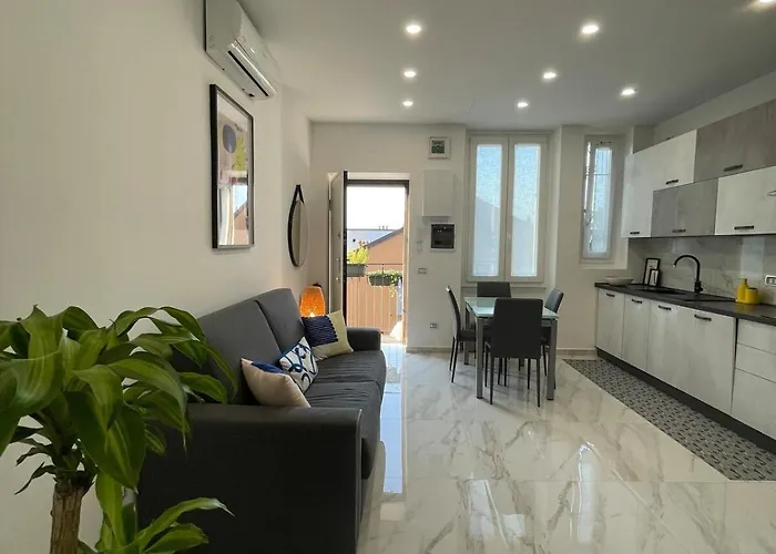 Nuovo Appartamento In Viale Jenner, Luminoso E Strategico