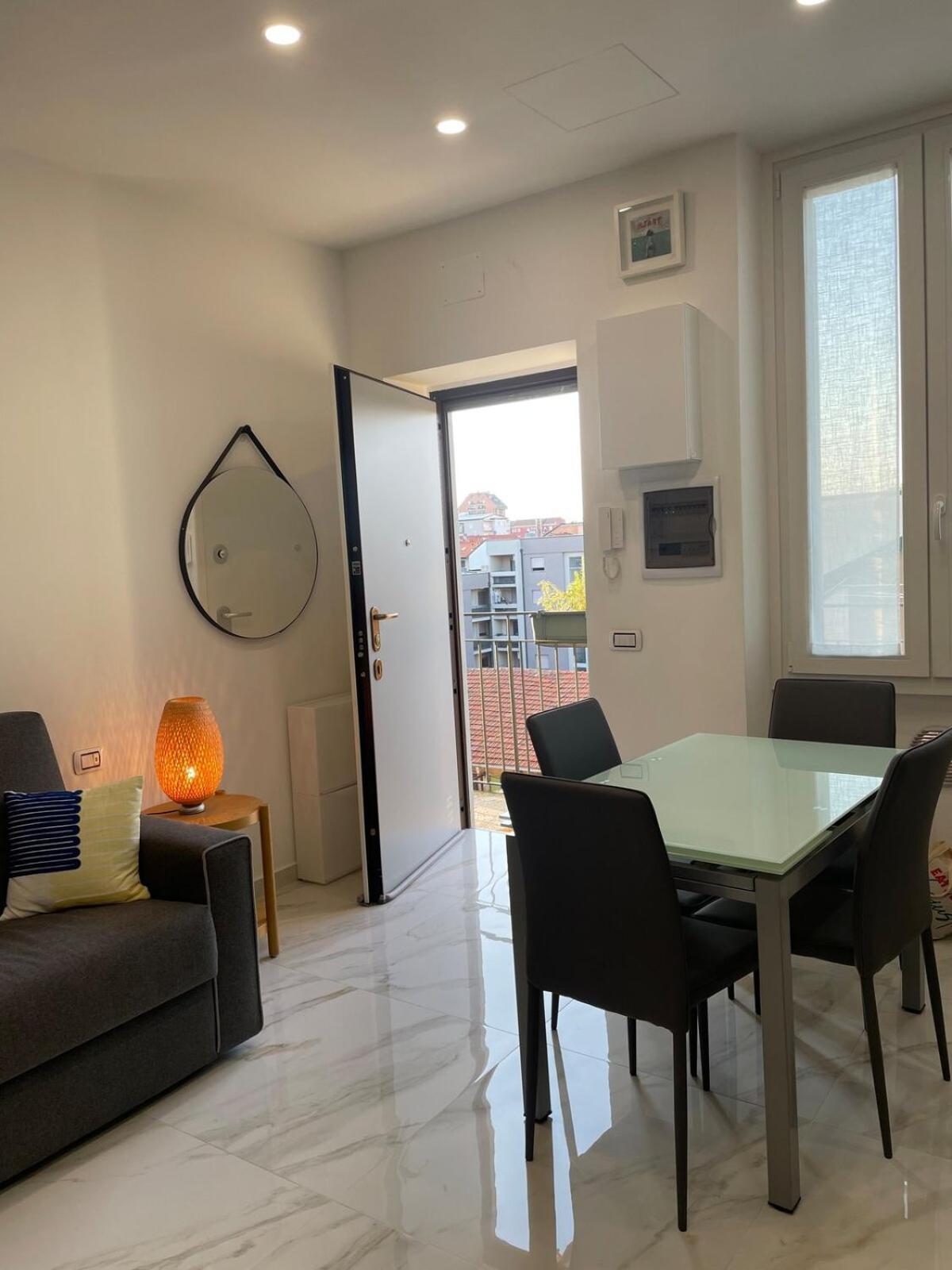 Nuovo In Viale Jenner, Luminoso E Strategico Appartement